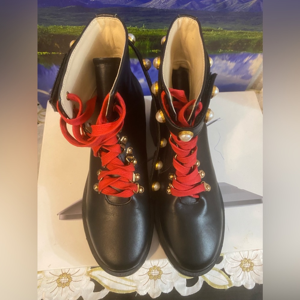 Gucci Women’s boots brand new condition.